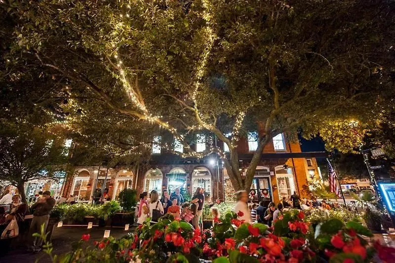 17 E Jones Garden Apartment Savannah United States