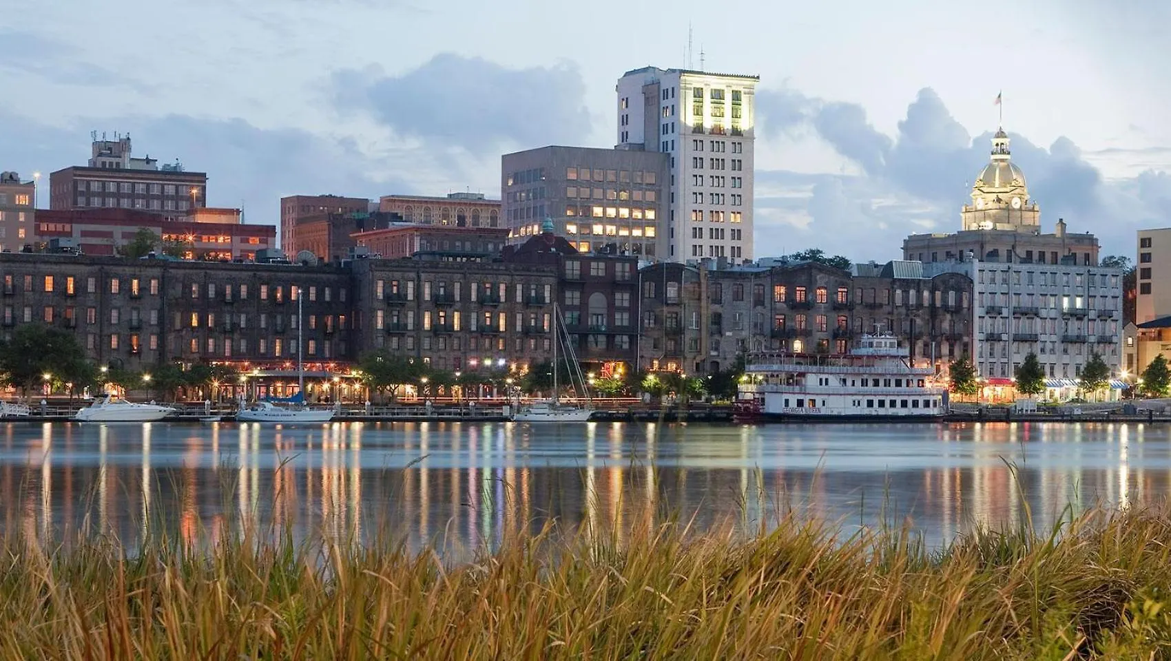 17 E Jones Garden Apartment Savannah