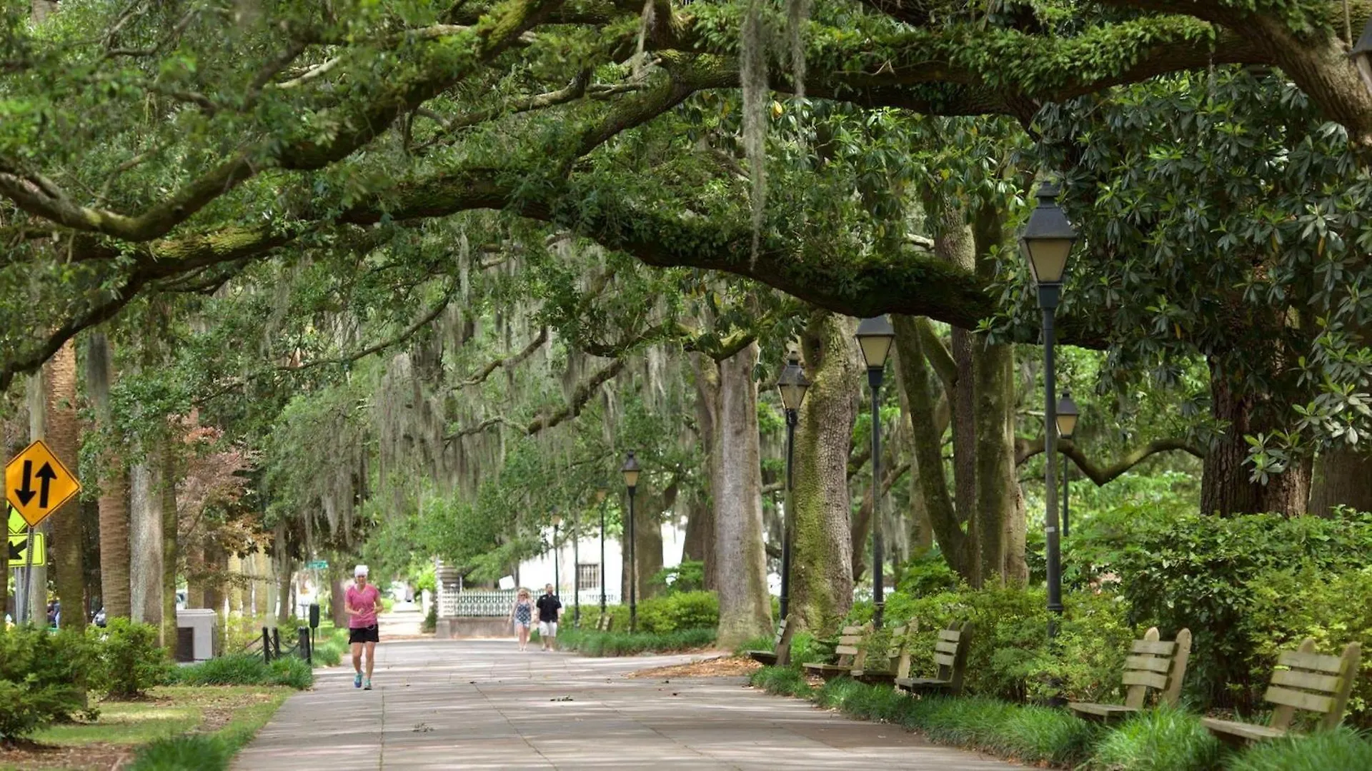 17 E Jones Garden Apartment Savannah United States