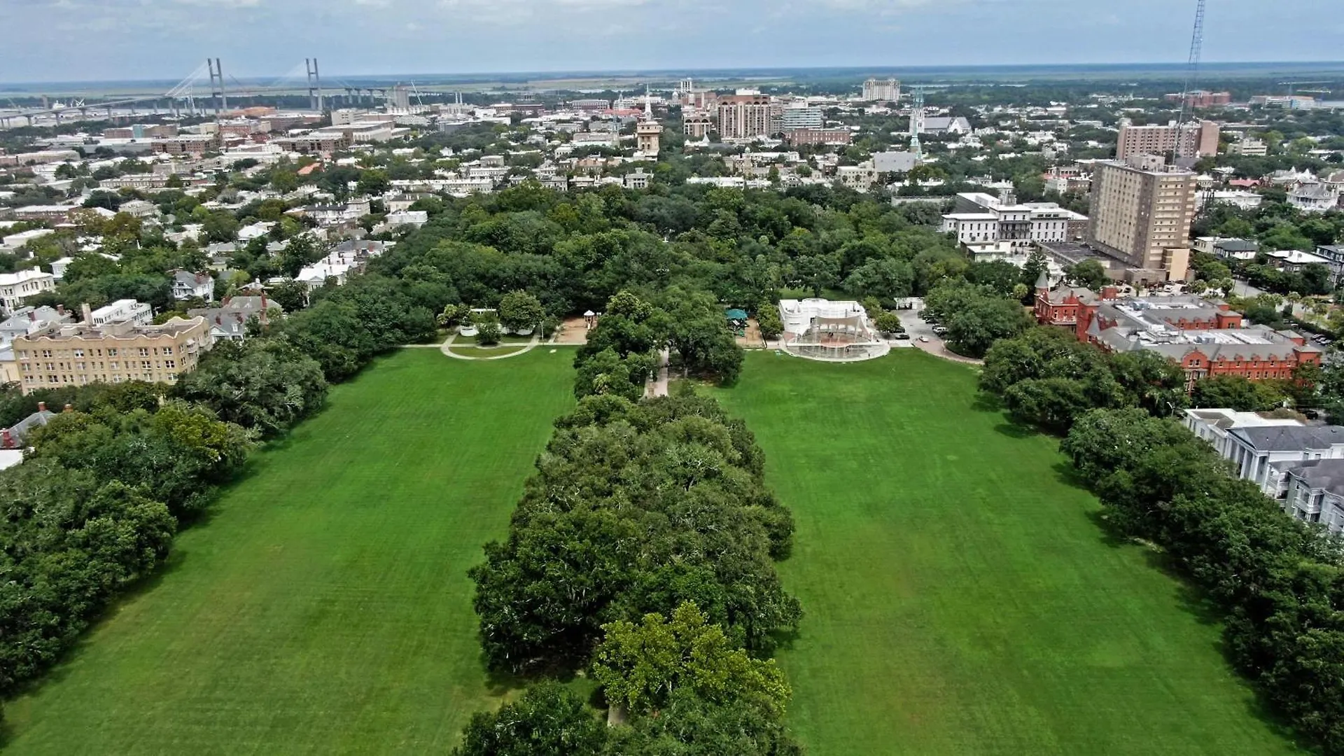 17 E Jones Garden Apartment Savannah