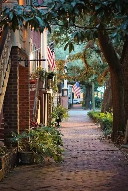 17 E Jones Garden Apartment Savannah United States
